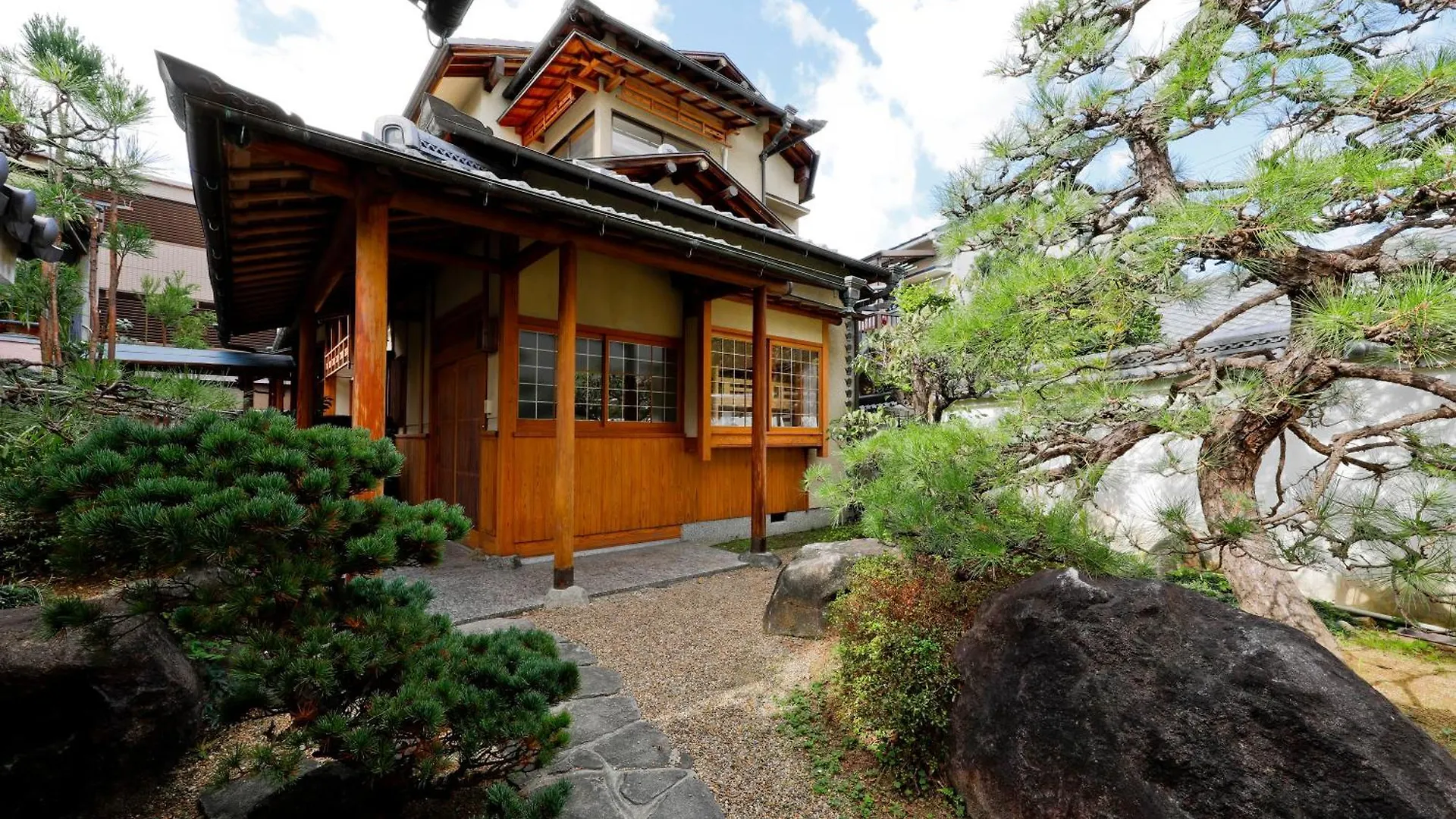 Holiday home 庭之宿 新大阪日本庭園の家 -Residence Inn Niwanoyado- Japan